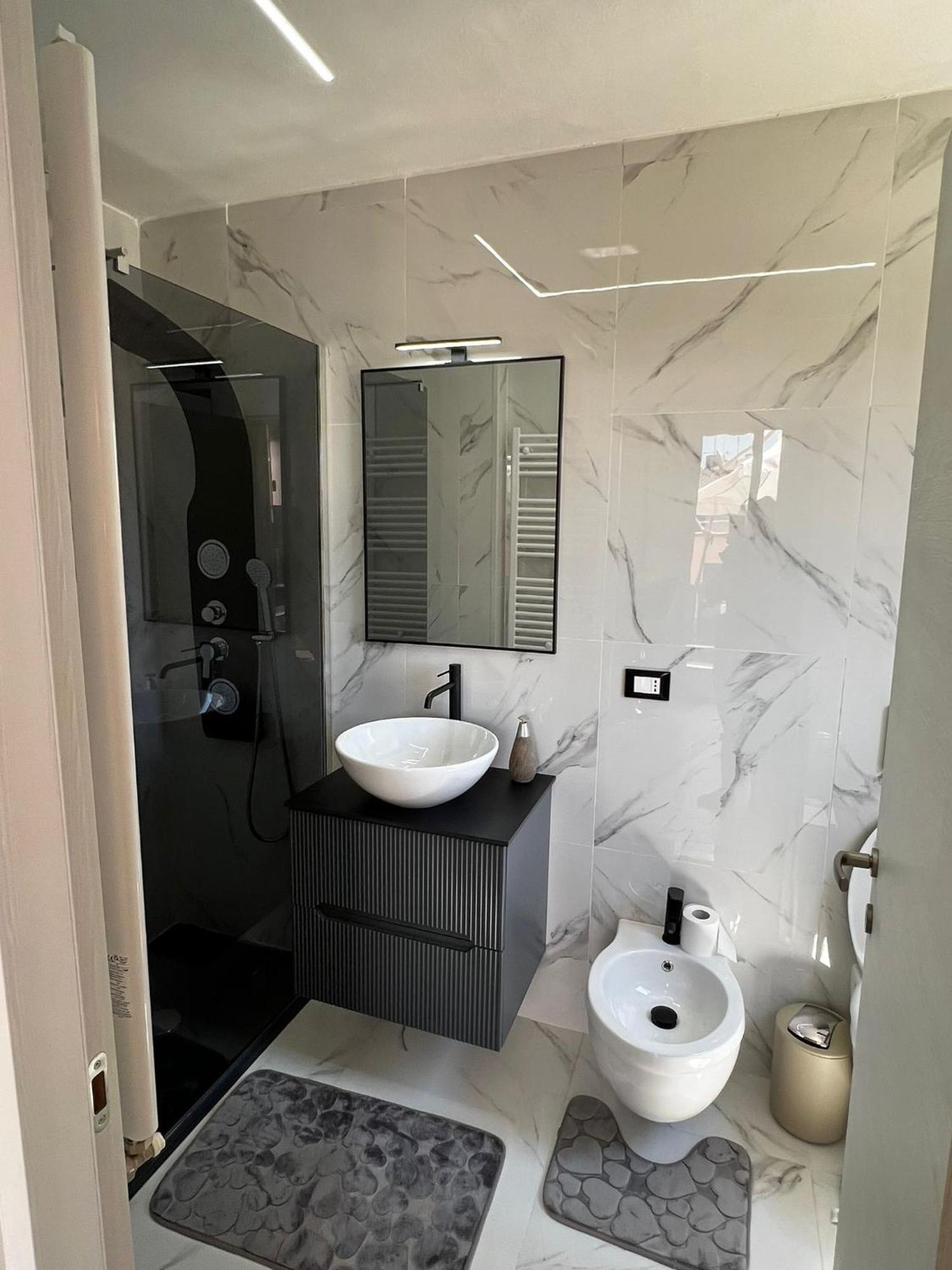 La Nuova Casa Aparthotel Равена Екстериор снимка